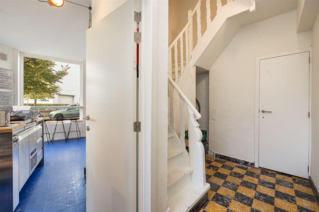 Verhuurd Handelspand en gerenoveerd appartement - foto 5
