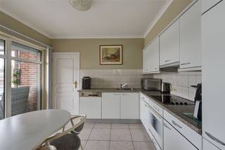 INSTAPKLAAR APPARTEMENT MET 2 SLAAPKAMERS EN GARAGE TE OPGRIMBIEDit instapklare appartement vinden we terug aan de Daalbroekstraat 3/7 te...
