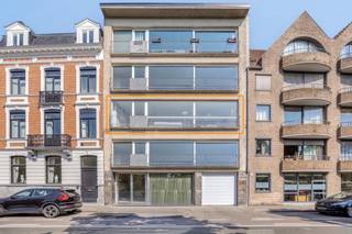In centrum Brugge bevindt zich dit volledig HIGH-END GERENOVEERD appartement met 2 SLAAPKAMERS, fantastisch uitzicht op het groen en een zee...