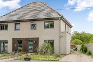 Moderne woning met 3 slaapkamers op perceel van 5 are te Stal (Beringen). Belangrijkste troeven:- EPC label B!- Open leefruimte- Voldoende...