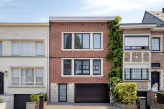 WILRIJK: Uitzonderlijke woning met high-end touch op toplocatie. Tijdloos en stijlvol gerenoveerd met 3 SLPK | 2 BADK | aparte bureauruimte, lift en...