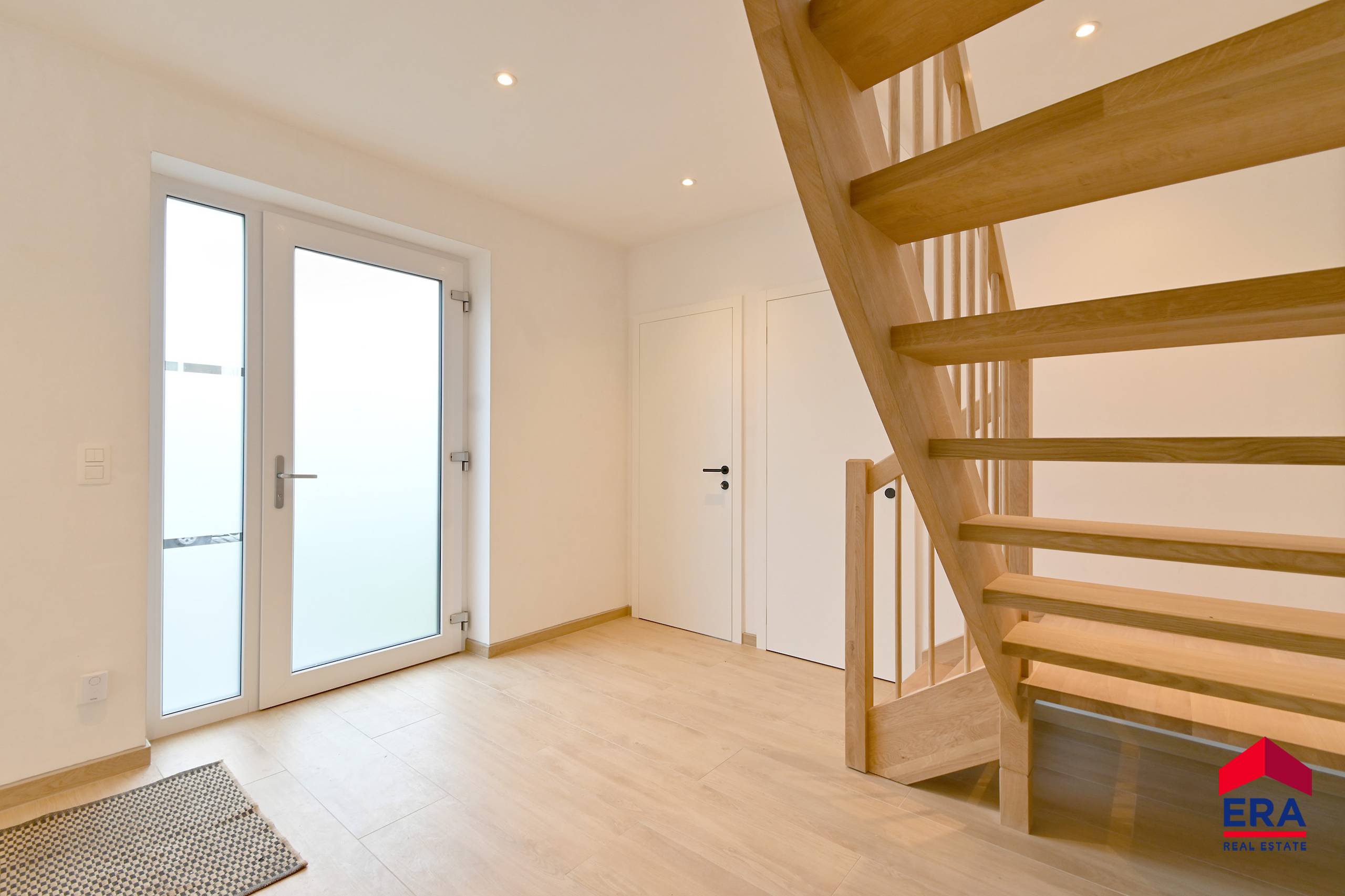 Prachtig, instapklaar huis met 3 slpk en tuin te Lievegem. - foto 2