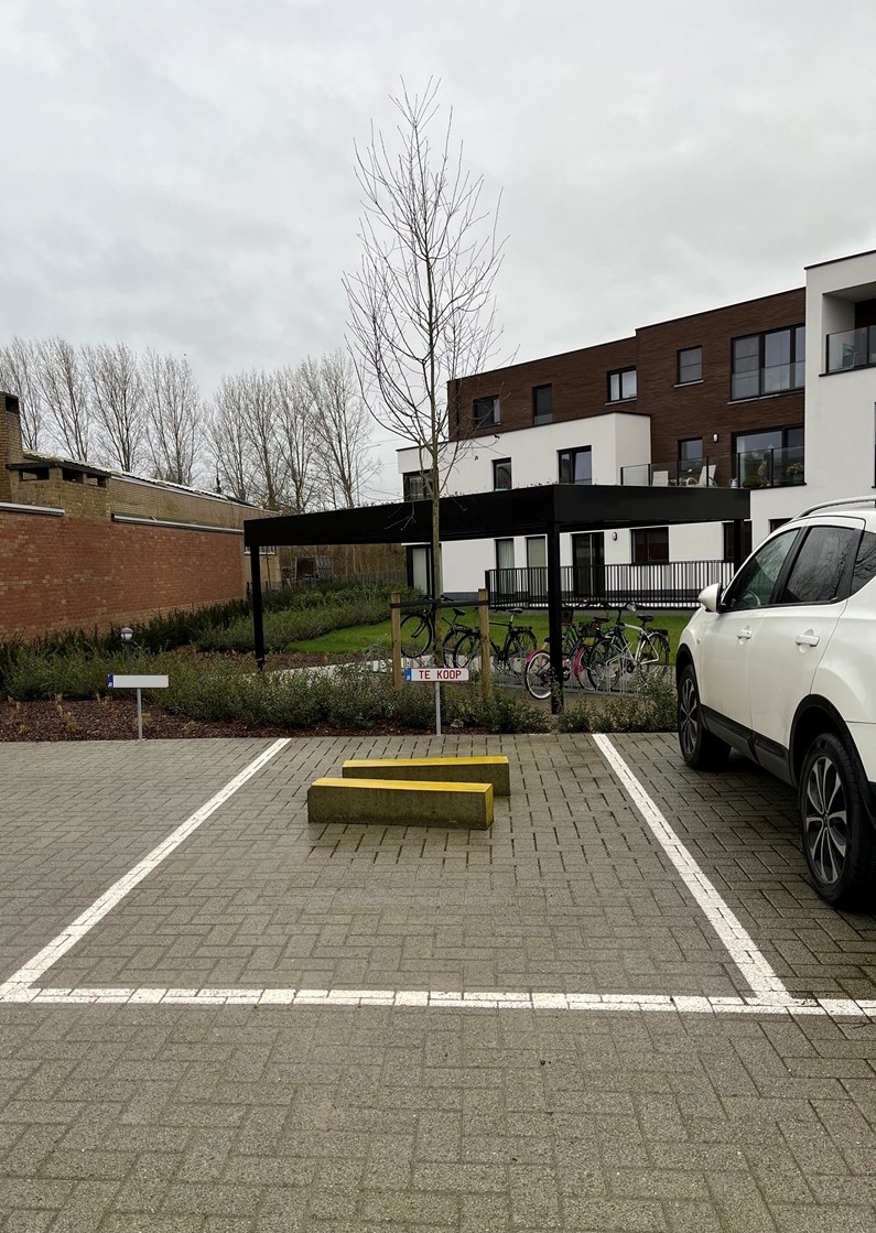 Garage for sale in Bruges - photo 1