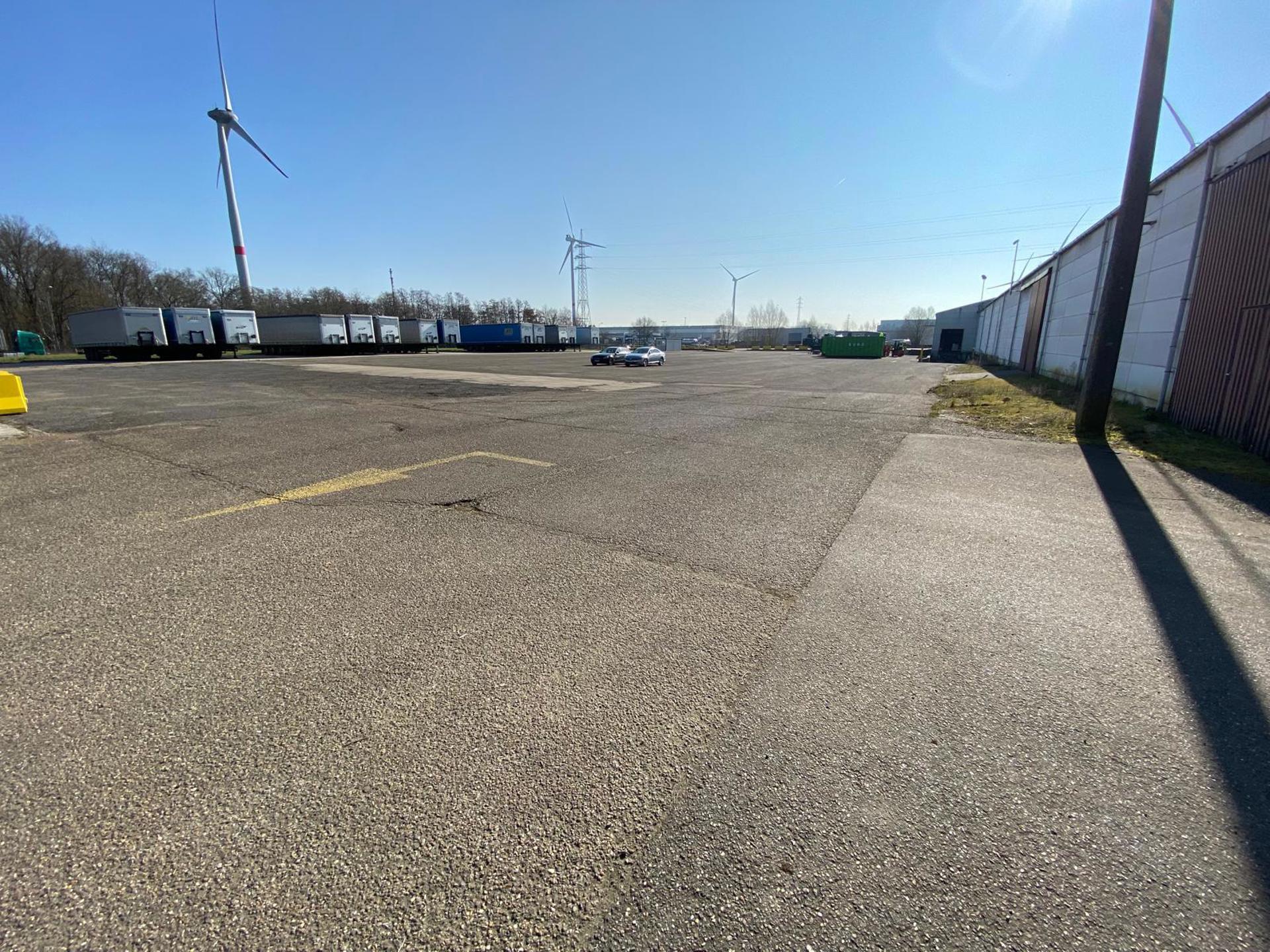 Buiten Terrein te huur 12.500m²incl.- volledig omheind- camera bewaking