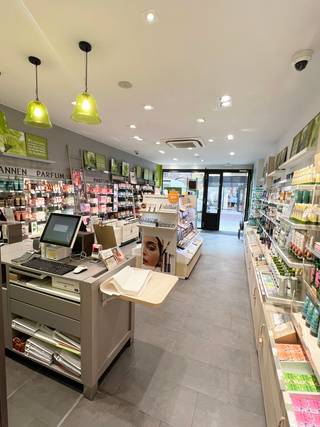 Op zoek naar een commercieel pand op een toplocatie in het centrum van Dendermonde? Dit instapklaar handelspand biedt een gelijkvloerse...