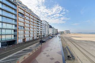 Res. Palm Beach I Groot appartement met 3 slaapkamers, frontaal zeezicht en een garagebox. Het appartement geniet van een prachtig uitzicht vanop de...