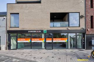 Situation très centrale sur le petit ring autour de Lommel Centre !Un total de 281m² (entièrement fini) !Comme il y a deux portes d'entrée, cet...