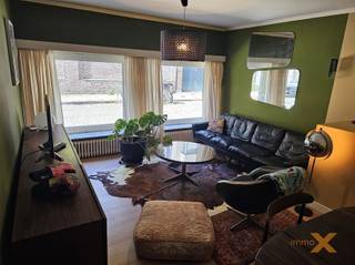 TOF LICHTRIJK 1 SLPK GELIJKVLOERSAPPARTEMENT. Bestaande uit: InkomhaL, lichtrijke woonkamer (24m2), uitgeruste keuken (elektr fornuis,...