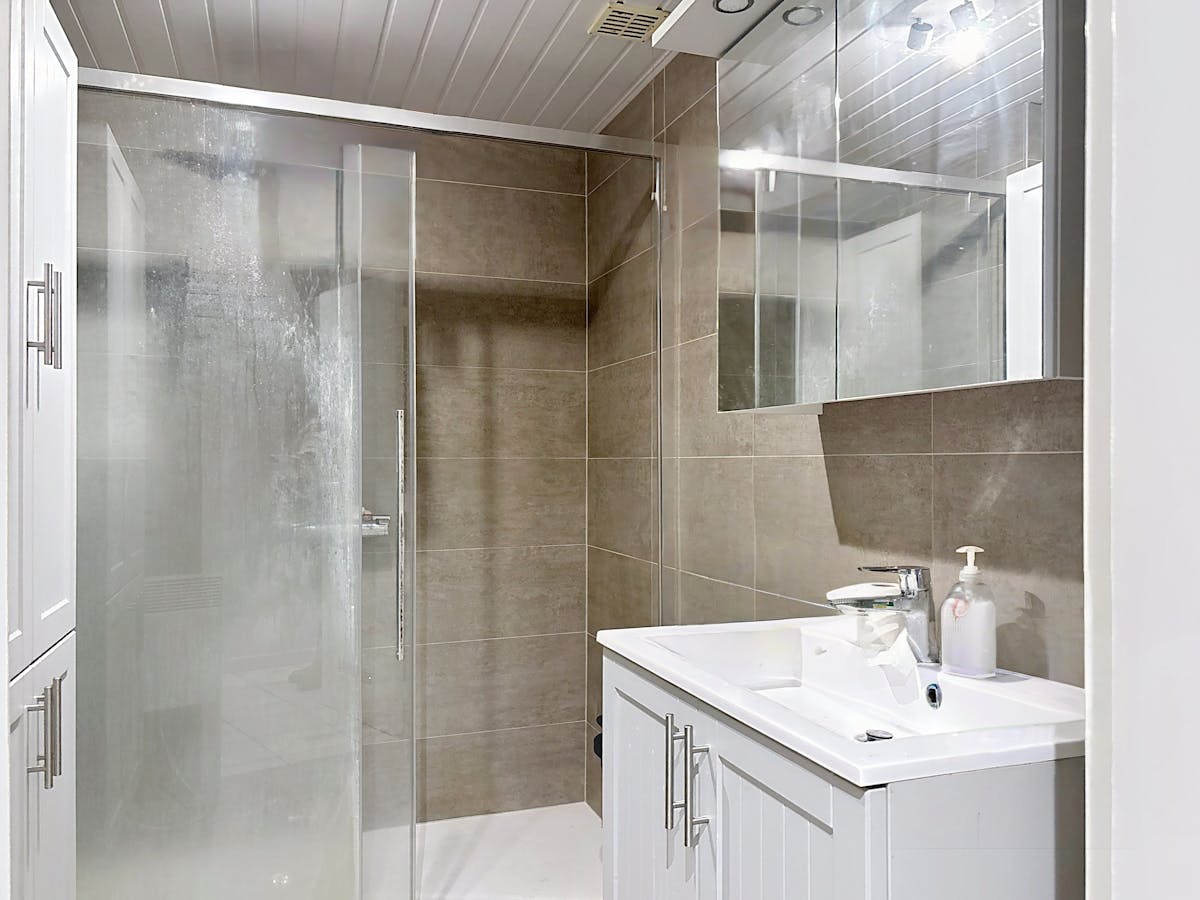 Appartement prêt à emménager avec 2 chambres et terrasse ensoleillée à Torhout. - photo 5