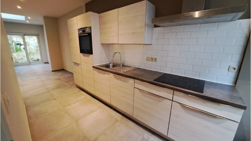 Gerenoveerde 2-slaapkamerwoning met TERRAS te huur in Brugge - foto 5