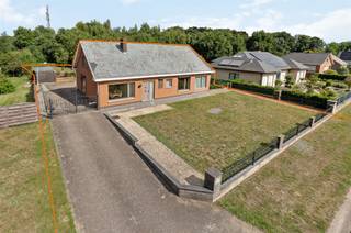 Zeer ruime en recent (2024) gerenoveerde woning met 4 tot 5 slaapkamers uiterst gunstig gelegen op een perceel  van 2367 m² uitgerust met een...