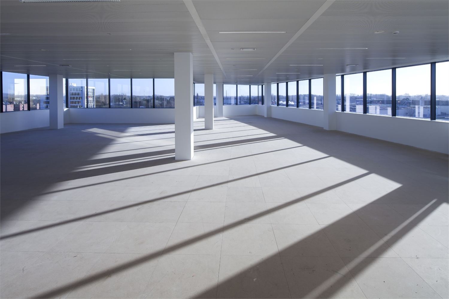 NIEUWBOUWKANTOREN MET PARKING NABIJ E40 - foto 3