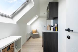 Op zoek naar een zorgeloze en duurzame investering of een instapklare studentenkamer in Leuven? Deze moderne studentenkamer van ca. 20 m² met...