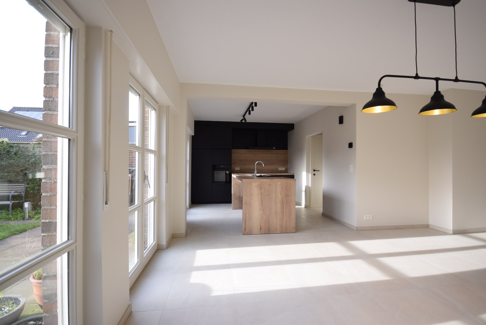 Recent gerenoveerde woning met drie slaapkamers en tuin - foto 3