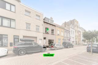 In het hart van de bruisende badstad Blankenberge bevindt zich deze opgefriste en centraal gelegen stadswoning met drie ruime slaapkamers. Dankzij...