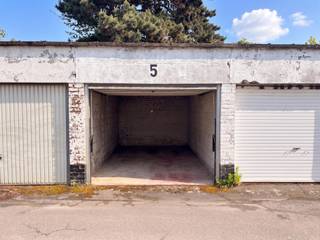 Deze garagebox biedt een praktische oplossing voor wie op zoek is naar een veilige parkeerplaats of extra opslagruimte in de buurt. Parkeren in...