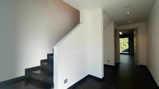 LiggingDeze stijlvolle bel-etagewoning is gelegen in de Pittem, een charmante en rustige gemeente. De Kerkstraat vormt een aangename, residentiële...