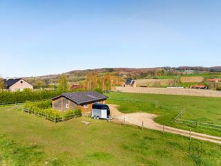 Ce charmant chalet/maison est situé au calme dans un domaine récréatif verdoyant le long de la Ninoofsesteenweg et offre une combinaison unique...