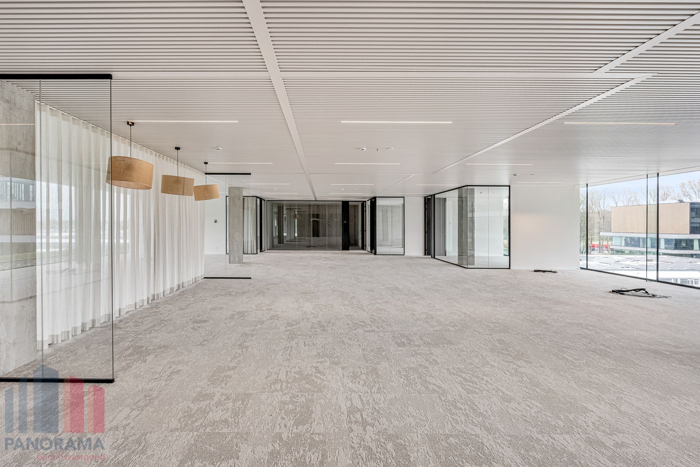 693 m² HIGH-END KANTOREN OP TOPLOCATIE LANGS DE E40 TE OOSTKAMP - foto 2