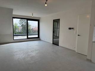 In het charmante Sint-Amands, vlak bij de Schelde en in een bijzonder rustige buurt, bevindt zich deze exclusieve loft. De lift brengt je rechtstreeks in het appartement, dat beschikt over 3 slaapkamers, een moderne badkamer, een volledig uitgeruste keuken en een groot terras waar je in alle privacy kan genieten. Een zeldzame combinatie van comfort, stijl en ligging! Bijhorend 1 staanplaats.  Huurprijs 950 € + 75€ gemeenschappelijke kosten p/m. Verzekering €15 p/m. Zeer energiezuinig. EPB in opmaak. Voor verdere inlichtingen, neem vrijblijvend contact op nummer 03/283 84 84 of mail naar viktor@ax-quality.be


