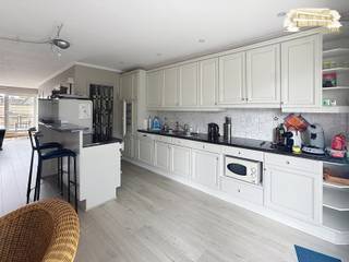 Geniet van een heerlijk verblijf in deze volledig gemeubelde triplex Orchis met panoramisch zeezicht, inclusief een ruim zuidgericht terras op de...