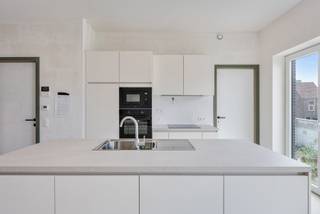 Ontdek Residentie Graanhaven, een uniek nieuwbouwproject in het hartje van Aalst. Deze energiezuinige luxe appartementen combineren modern comfort met een uitstekende ligging, ideaal voor wie op zoek is naar een stijlvolle woonomgeving.<br /><br />Luxe en comfort!<br />De appartementen in Residentie Graanhaven zijn ontworpen met oog voor detail en bieden een hoogwaardig afwerkingsniveau. Elk appartement beschikt over ruime leefruimtes, grote ramen voor veel natuurlijk licht en riante terrassen waar u kunt genieten van een prachtig uitzicht. Kies voor een appartement met zicht op het water of op de groene, aangelegde binnentuin – rust en ontspanning gegarandeerd.<br /><br />Duurzaam en energiezuinig!<br />Residentie Graanhaven is gebouwd met de nieuwste energiezuinige technieken, zodat u niet alleen comfortabel woont, maar ook duurzaam en toekomstgericht.<br /><br />Ondergrondse parking en fietsenstalling!<br />Het project beschikt over een ruime ondergrondse parking met voldoende plaats voor auto’s en fietsen. U geniet zo van maximale mobiliteit en veiligheid.<br /><br />Waarom kiezen voor Residentie Graanhaven?<br /><br />- Centrale ligging in hartje Aalst<br />- Energiezuinige luxe appartementen<br />- Ruime terrassen met zicht op water of groen<br />- Ondergrondse parking en fietsenstalling<br /><br />Wonen in Residentie Graanhaven betekent wonen in stijl, comfort en rust. Neem vandaag nog contact op voor meer informatie of een bezoek aan dit unieke project.<br />Contacteer Ruben op 0479/ 03 90 17 of mail naar ruben@cornelis-partners.be