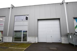 Deze ruime opslagruimte bevindt zich in de KMO-zone te Ruiselede. Daardoor is een uitstekende industriële ligging gegarandeerd. De opslagplaats is...