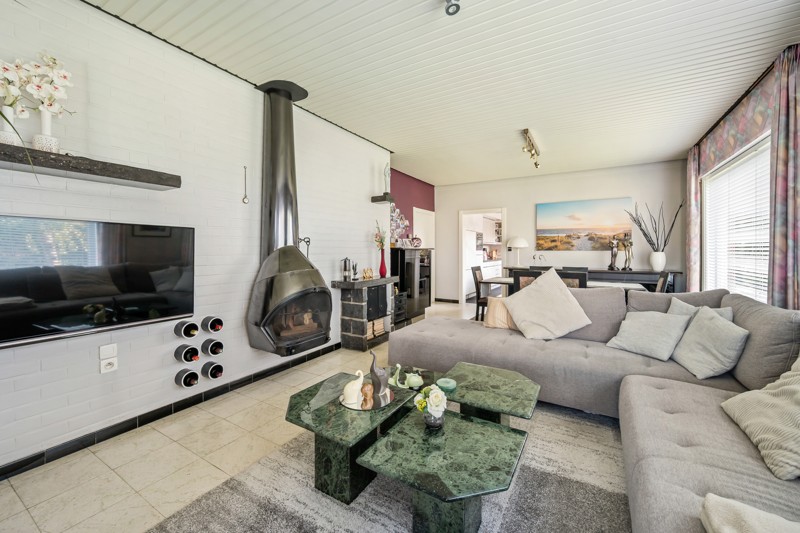 Ruime alleenstaande bungalow met dubbele garage, 3 slaapkamers op een mooi perceel van 900m2 te Torhout - foto 2