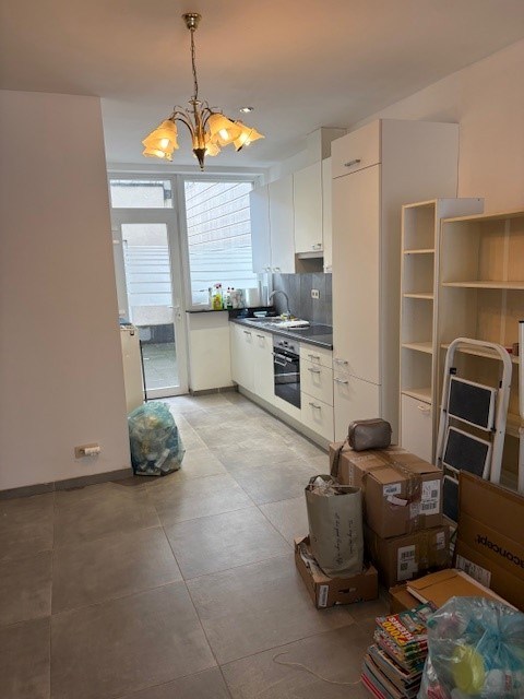 Gelijkvloers appartement gelegen vlakbij alle winkels - foto 3