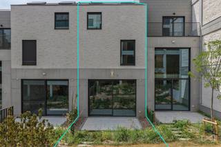 <p>Living in the vibrant centre of Leuven while enjoying peace, space and the highest energy standards. At Kaboutermansstraat 18, that is a reality. <span>This energy-efficient new build combines a thoughtfully conceived architectural concept with an exceptionally high-quality finish in a prime location. The street itself is currently being completely redesigned into a greener, low-traffic zone, further enhancing the quality of living in this already sought-after location.<br /><br /></span>The heart of the property is the stunning open living space with impressively high ceilings, which sets the tone instantly. Four full bedrooms, two bathrooms and playful mezzanine levels create a layout that surprises both functionally and visually. Two terraces, on both the street side and garden side, complete the picture.<br /><br />Technically, this property stands at the very highest level. A geothermal heat pump with underfloor heating and cooling, rainwater recovery and a private underground parking space accessible by lift just 3 metres from the front door. <span>A secured underground bicycle storage room with charging points for electric bikes and a cellar storage unit are also provided. Installation of a charging point for electric vehicles is possible by mutual agreement.<br /><br /></span><span>The property is available immediately.<br /><br /></span><span>A rare combination of city centre location, architectural quality and technical excellence. <br /><br />Contact us today to arrange a viewing!</span></p>