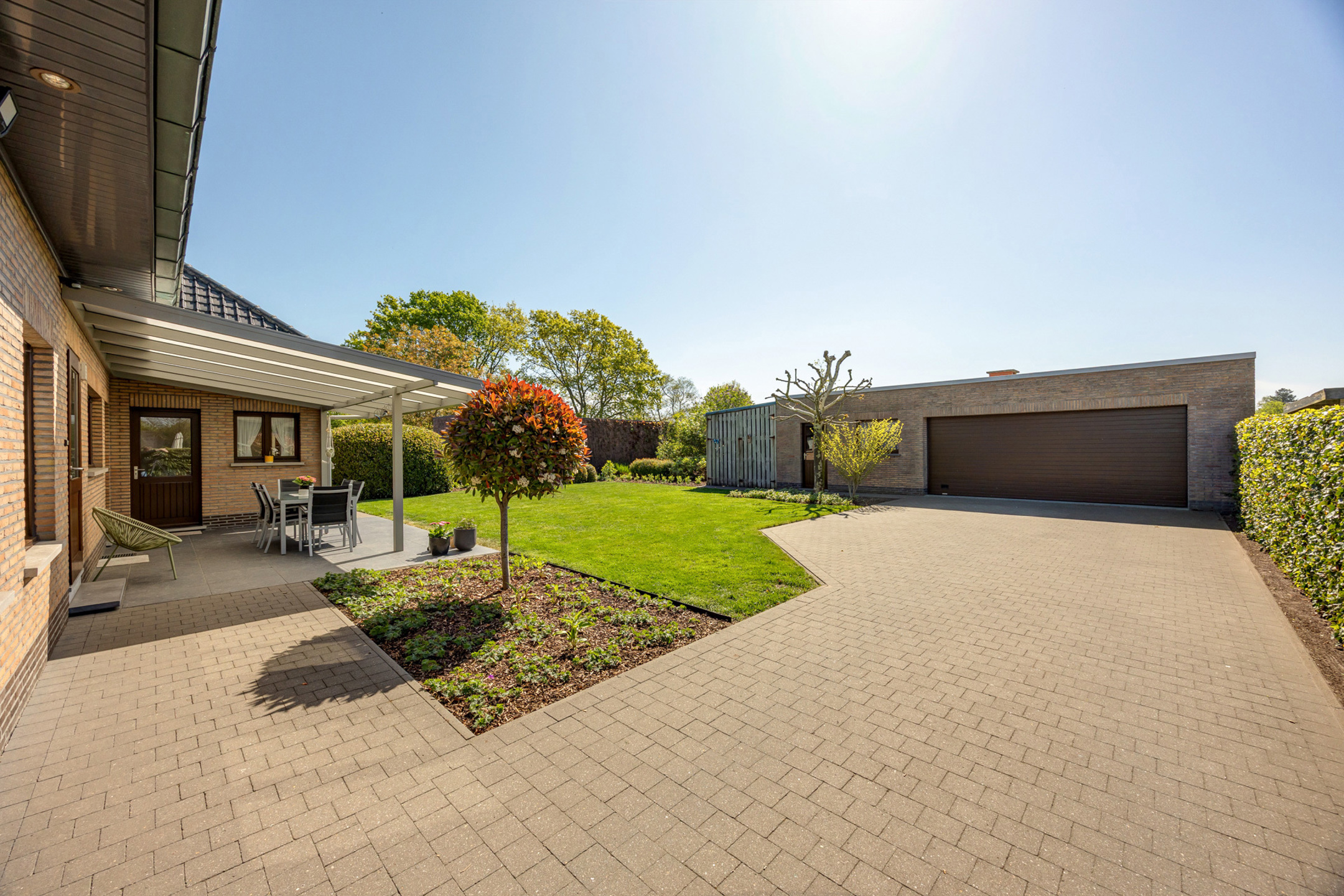 Verzorgde woning met 3 slpks, studio en grote garage. - foto 4