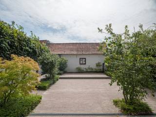 In de kern van Nukerke, in de schaduw van de kerk en midden in het pittoreske Maarkedal, ontdekt u dit uitzonderlijke eigendom. De landelijke...