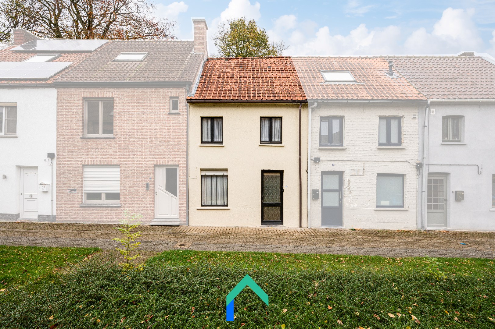 Te renoveren woning in centrum Tielt met uitzonderlijk rustige ligging - foto 1