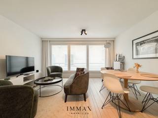 Ce charmant appartement est idéalement situé à quelques pas de la place Van Bunnenplein et de la plage, dans le centre animé de Knokke. La...