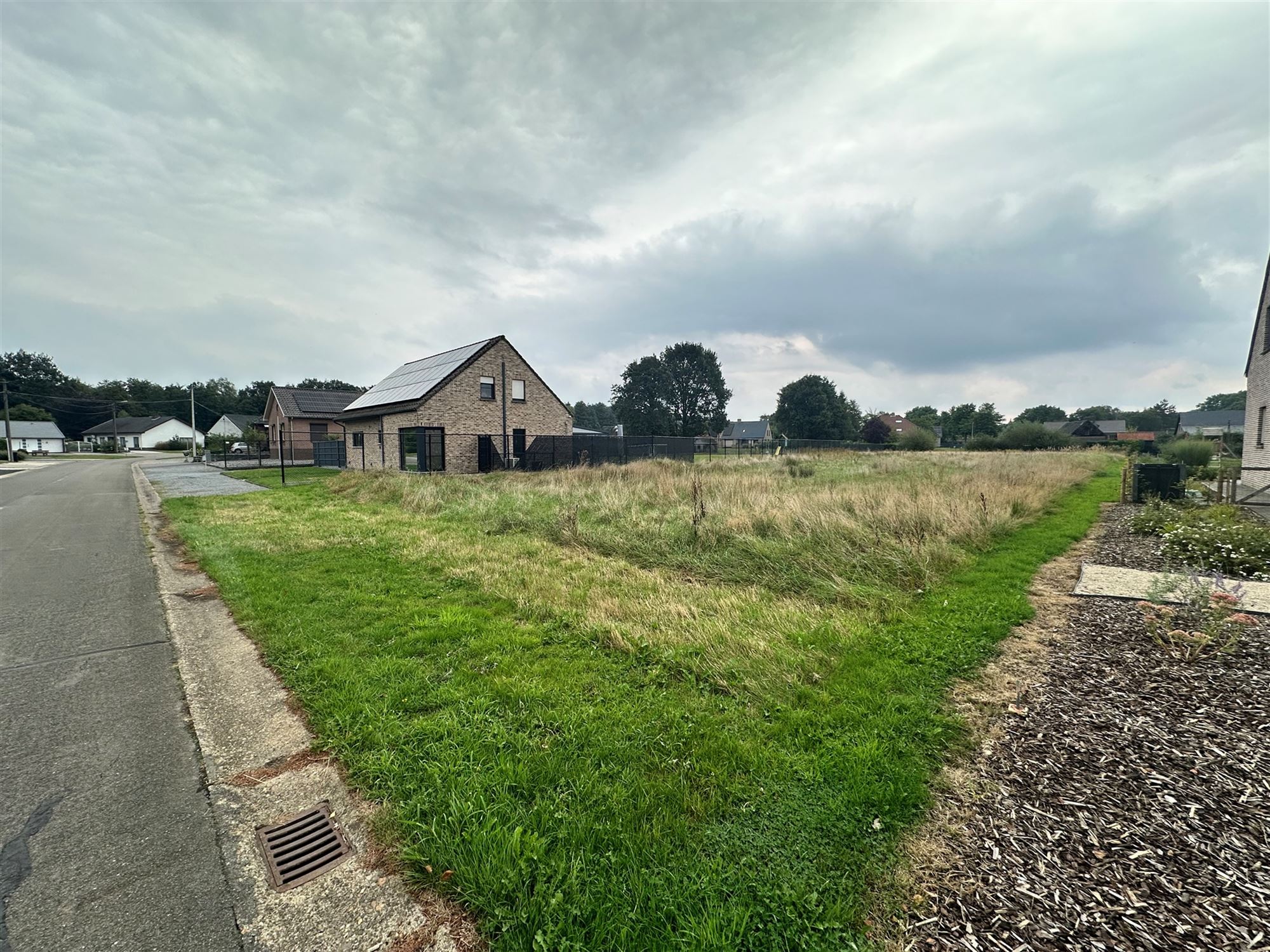 UITERST RUSTIG DOCH CENTRAAL GELEGEN BOUWGROND VOOR HALF OPEN BEBOUWING TE BEVERLO - foto 4