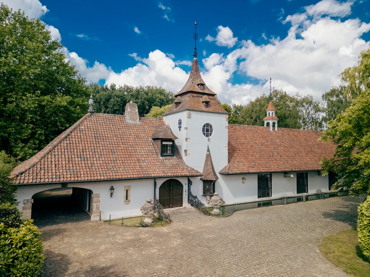 Unieke villa met vijver te koop aan de rand van Roeselare - foto 2