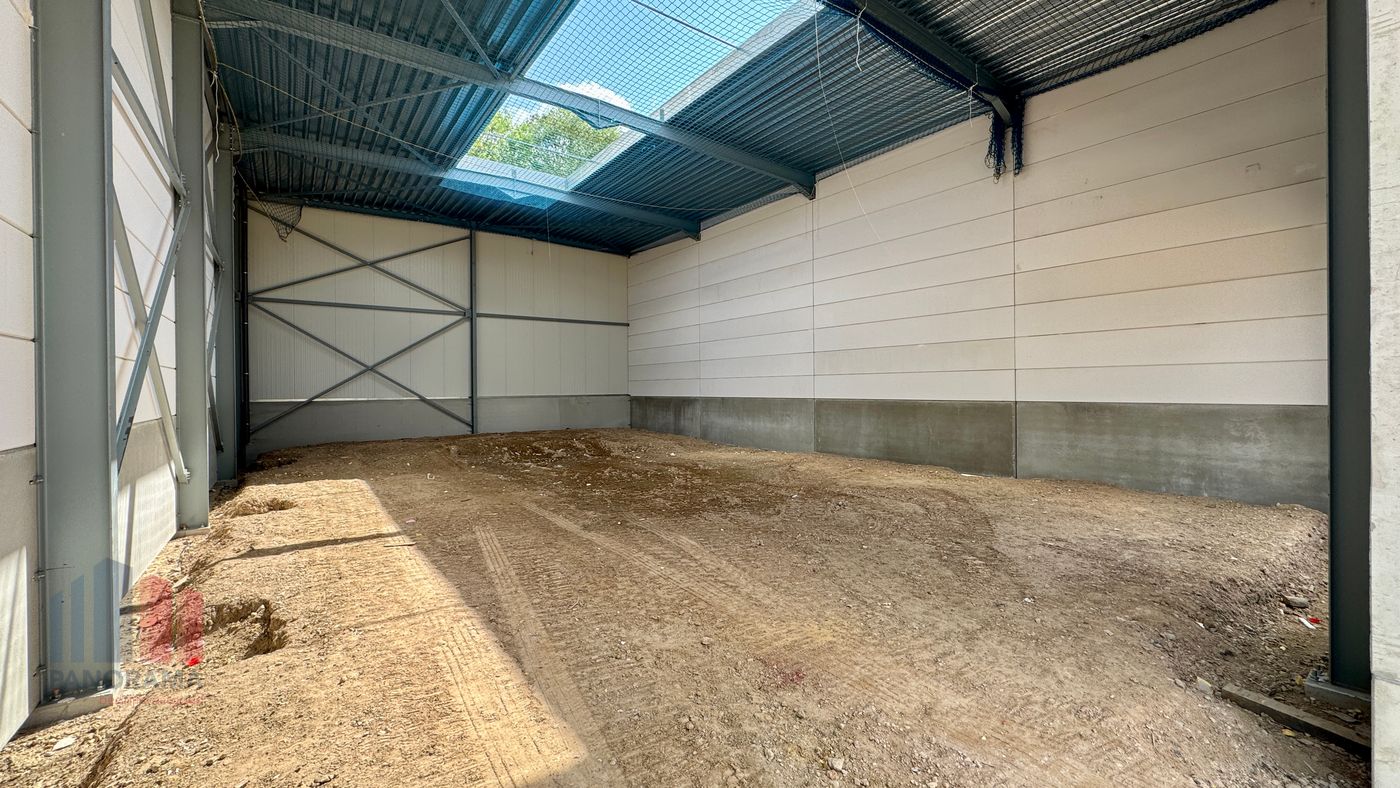 240 sqm new-build SME unit along Brussels Avenue for sale - photo 1