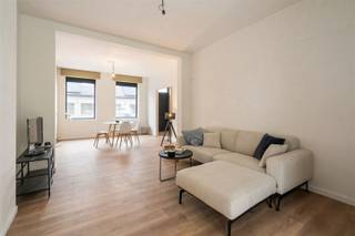 Gerenoveerde halfopenwoning (EPC B !) met 4 slaapkamers te Beveren-Leie!Deze instapklare woning is alles wat je zoekt. De indeling van de woning: 1...