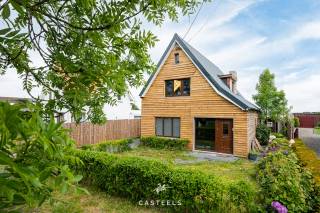 This renovated detached house (2024) combines comfort, energy efficiency, and a peaceful location with an open view of the surrounding landscape.The...
