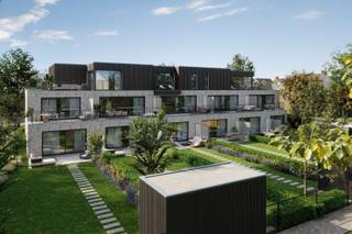 => Het project<br />Residentie Vrietselrijk omvat 14 stijlvolle appartementen, ontworpen met veel aandacht voor ruimte, licht en een verfijnde afwerking. Ondergronds zijn er 17 parkeerplaatsen en 14 private bergingen, zodat praktisch gemak en wooncomfort perfect samengaan.<br /><br />De groene en rustige omgeving zorgt voor extra wooncomfort en privacy. De gelijkvloerse appartementen beschikken over een privétuin en de appartementen op de verdiepingen hebben ruime terrassen met een open zicht op de natuur. <br /><br />=> De ligging<br />Dankzij de centrale ligging bereik je vlot Maasmechelen, Genk en Maaseik, terwijl natuurgebieden, winkels, scholen en Maasmechelen Village zich vlakbij bevinden.<br /><br />=> Appartement D1 (84,9m²)<br />- Inkomhal<br />- Apart toilet<br />- Leefruimte<br />- Keuken<br />- Berging<br />- Twee slaapkamers<br />- Badkamer<br />- Terras (23,7m²)<br /><br />=> Bijzonderheden<br />Voor een aangenaam binnenklimaat zijn de appartementen uitgerust met warmtepompen en vloerverwarming. Met de lift bereik je comfortabel de verdieping van jouw appartement.<br /><br />Een extra troef is dat je de afwerking zelf mee kan bepalen. Keuken, badkamer, vloeren en binnendeuren kies je volgens de voorziene budgetten in het lastenboek. Zo richt je jouw appartement volledig in naar jouw eigen smaak.<br /><br /><br />Interesse? Voor meer info of een afspraak kan je contact opnemen met ons kantoor