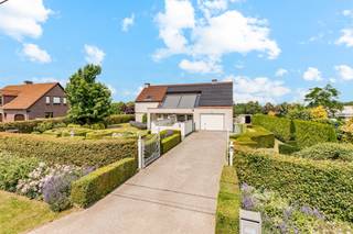 Alweer VERKOCHT op 1e BEZOEKDAG. Contacteer JARI WANTE 0470 211 482 voor een gratis schatting en vrijblijvend gesprek.Deze stijlvolle woning dateert...