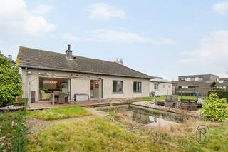 Quietly located detached single-storey house with 3 bedrooms, CARPORT and GARDEN! Situated in Izegem, close to schools, shops and public...