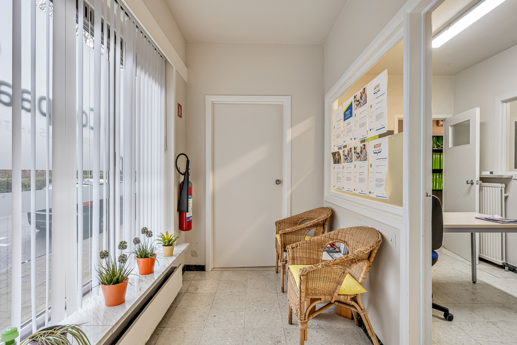 LOKEREN: kantoor van 104 m² aan park en het treinstation ! - foto 3