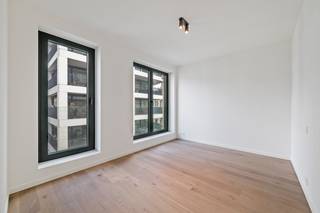 Modern nieuwbouwappartement te koop in Roeselare met gunstige oriëntatie (6% btw mogelijk)Ontdek dit prachtig nieuwbouwappartement, gelegen in het...