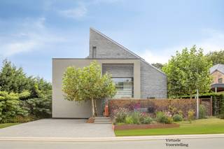 [[ DIT PAND NEEMT DEEL AAN DE ERA OPEN HUIZEN DAG OP 6/12 VAN 11:00 TOT 12:00 ]]
<p> </p>

<p>Bent u op zoek naar een woning met <strong>enorm veel ruimte en mogelijkheden</strong>? Dan is dit pand op 5 min van het centrum van Ham ideaal.<br /><br />Deze woning leent zich perfect voor wie een <strong>kangoeroewoning</strong> zoekt, of voor wie <strong>wonen en een vrij beroep</strong> wil combineren. Dankzij de indeling en de vele kamers zijn er tal van mogelijkheden om het pand volledig naar eigen wens in te vullen.<br /> </p>

<p><strong>INDELING</strong>: Gelijkvloers: Inkomhal, 3 slaapkamers, badkamer, gastentoilet, dressing, leefruimte met vrij zicht op de tuin, ruime keuken met aansluitende berging. <br />Het terras is zuidwest gericht en biedt optimale privacy.</p>

<p>Verdiep: keuken, leefruimte met mezzanine(extra logeerkamer mogelijk), badkamer, 2 slaapkamers, berging, wasplaats, toilet en zeer groot zonneterras<br /><br />2de Verdiep: 1slaapkamer, 1 badkamer en een creatieve ruimte. Ideaal voor een tiener die zijn eigen ruimte wilt creeeren. <br /><br /><br /><strong>Troeven van deze woning:</strong></p>

<ul><li>Maar liefst <strong>7 slaapkamers</strong> – ruimte zat voor een groot gezin of meer-generatiewonen.</li><li><strong>2 volledig uitgeruste keukens</strong> en 3<strong> badkamers</strong> – comfort en privacy voor iedereen.</li><li><strong>Volledig onderkelderd</strong> – extra opslag, hobbyruimte of praktijkmogelijkheden.</li><li><strong>Rustige ligging</strong> – wonen in alle sereniteit, met toch een vlotte bereikbaarheid.</li></ul>

<p> </p>

<p>&amp;#128273; Een unieke kans voor wie groot, comfortabel en veelzijdig wil wonen!</p>

<p>Interesse? Neem vandaag nog contact op voor een bezichtiging en ontdek de mogelijkheden.013 31 14 00</p>