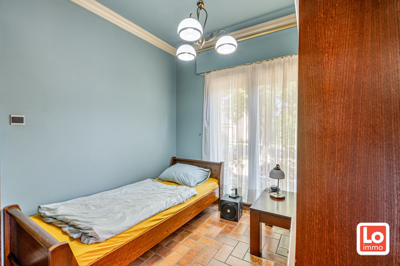 Ruime te renoveren open villa met inpandige garage op een héél rustige toplocatie met open zicht in Lochristi! - foto 4