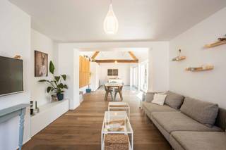 À proximité du domaine naturel De Gavers, nous proposons cette propriété rénovée et polyvalente de 20 ares 10. À cinq minutes du centre de...