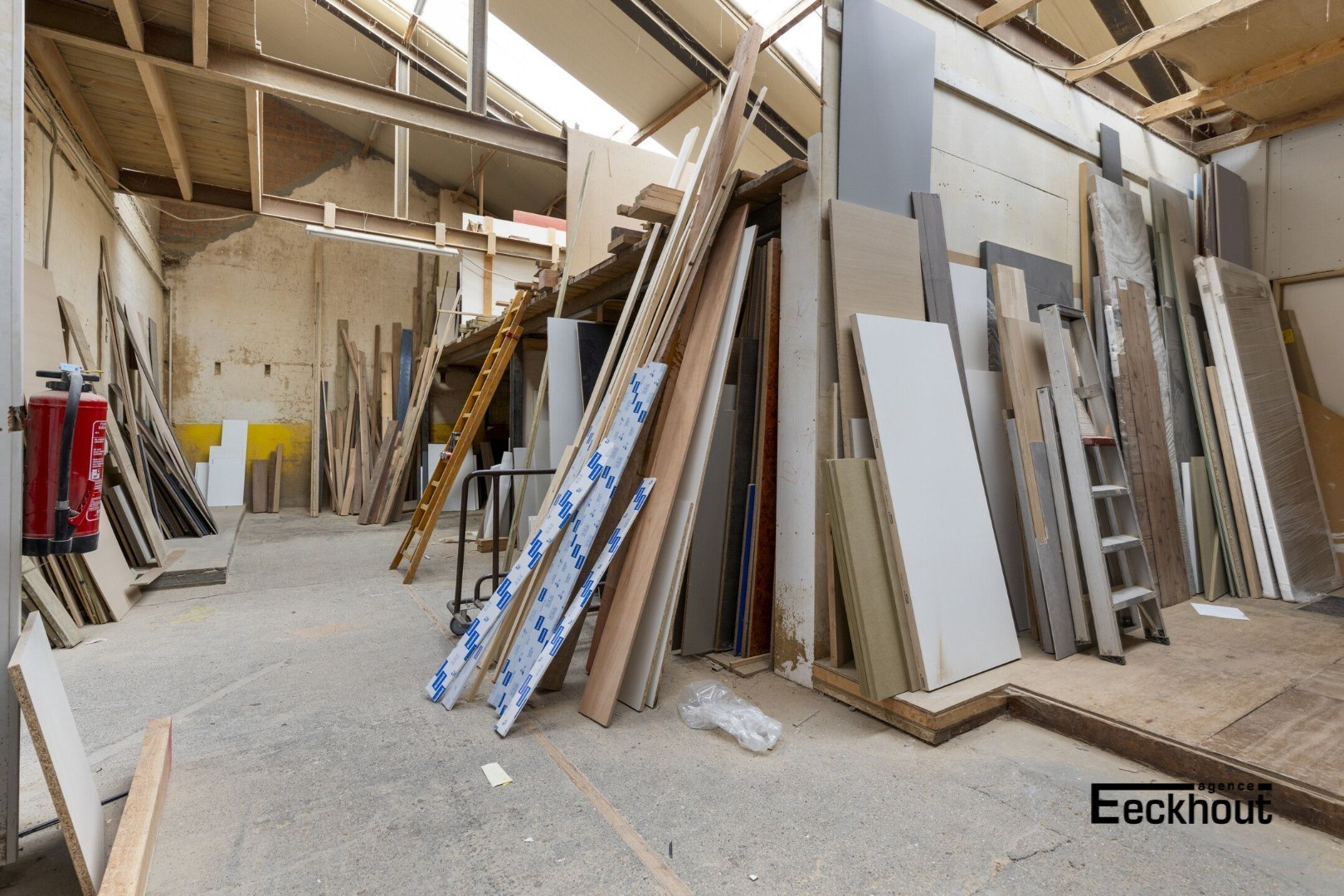 Atelier ( 348 m²) met tal van mogelijkheden in de Vuurtorenwijk te Oostende! - foto 1