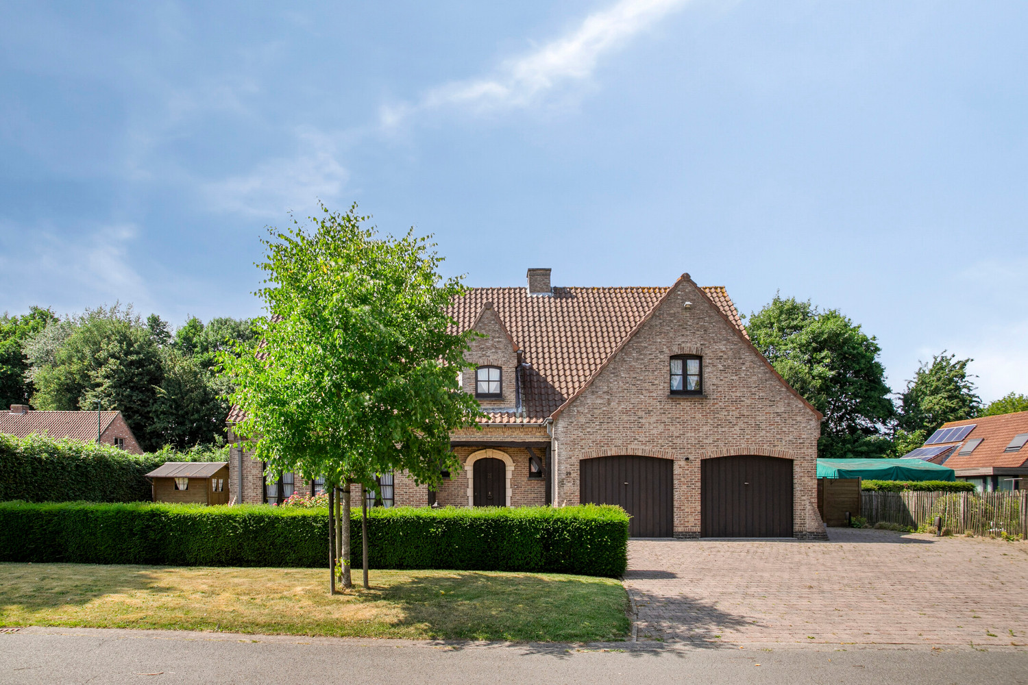 RESIDENTIEEL GELEGEN VILLA MET 5 SLPKS, ZONNIGE TUIN EN DUBBELE GARAGE! - foto 1
