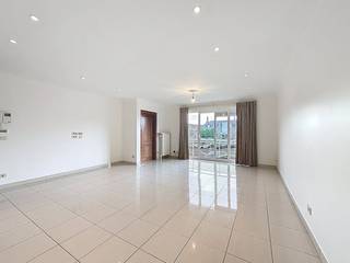 We hereby offer a cozy apartment for rent in the center of Waregem. It has 2 bedrooms, 2 terraces and much more. With an EPC A label, this is a...